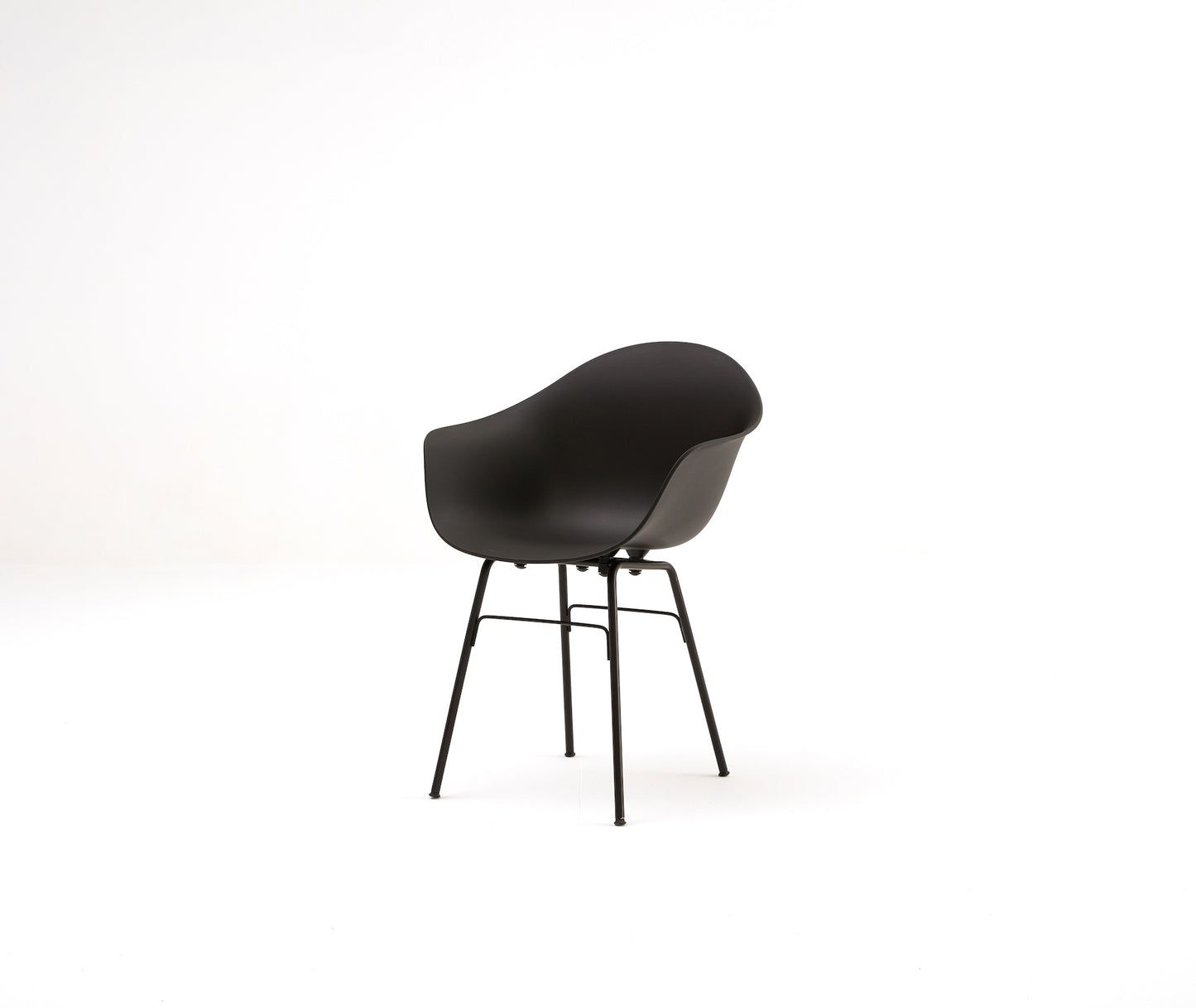 TA Armchair / Er Base Black Powder Coated / Black Seat