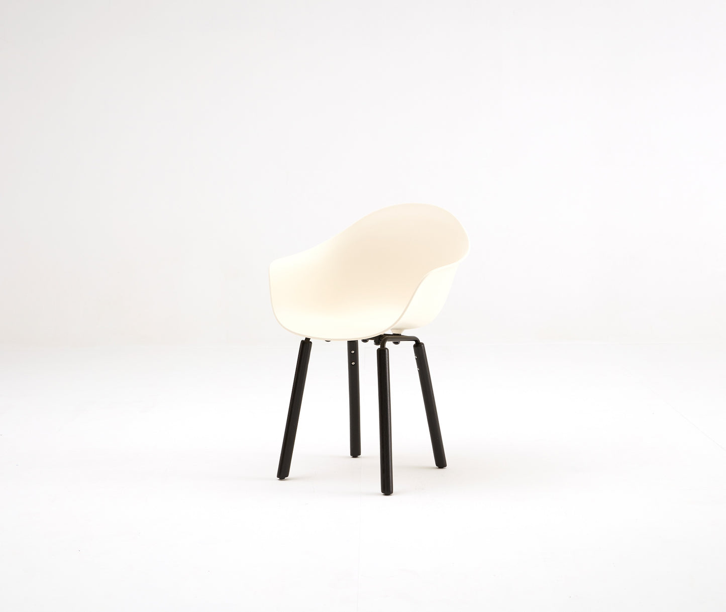 TA Armchair / Yi Base Black Stained Oak / Cream Seat