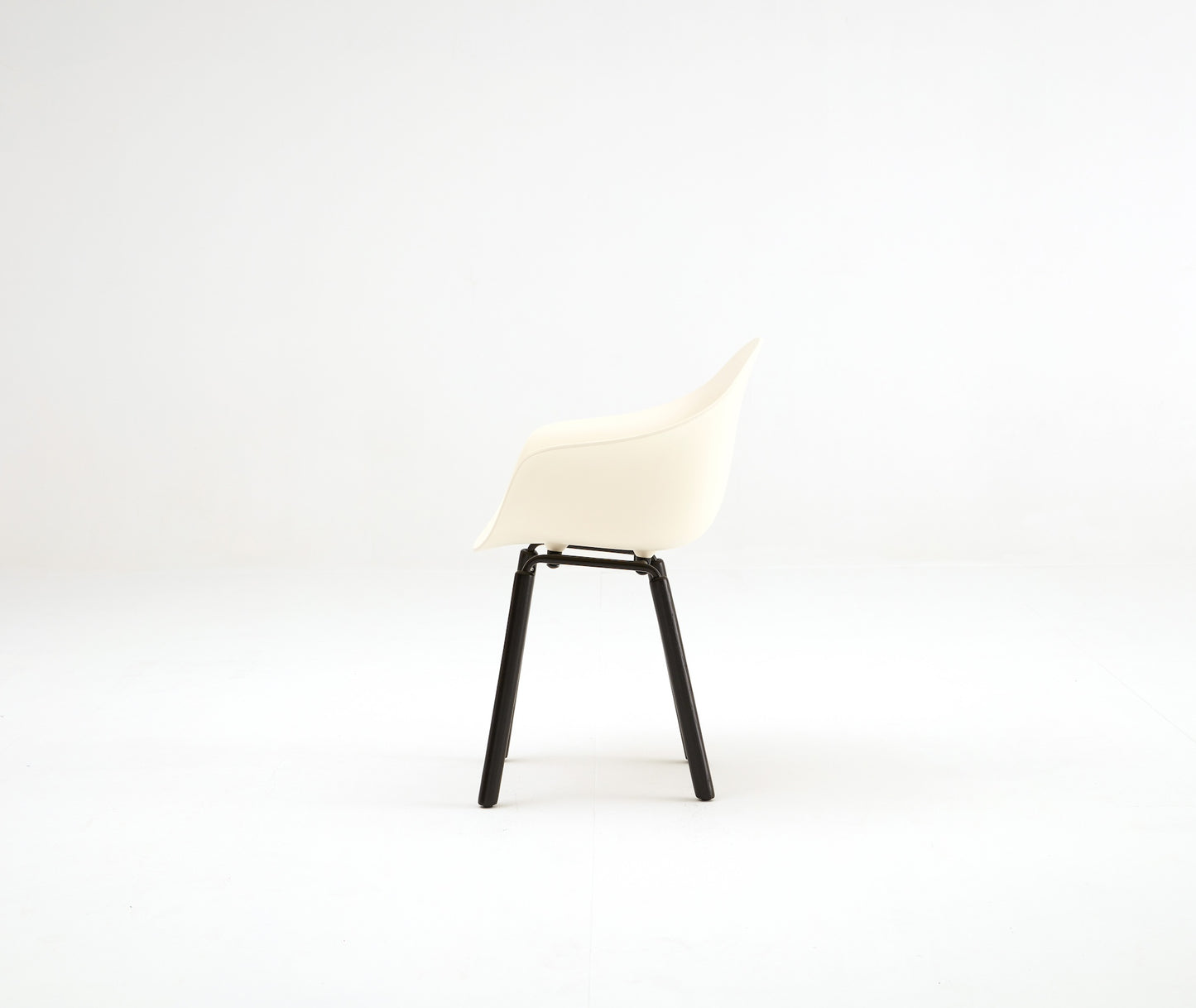 TA Armchair / Yi Base Black Stained Oak / Cream Seat