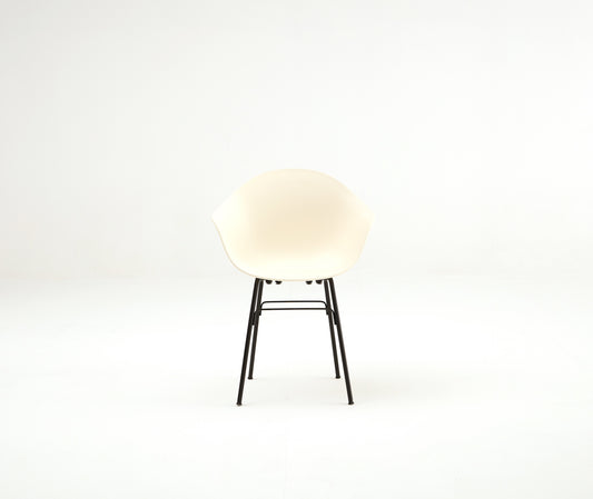 TA Armchair / Er Base Black Powder Coated / Cream Seat