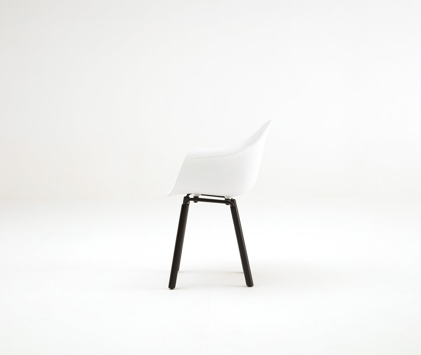 TA Armchair / Yi Base Black Stained Oak / White Seat