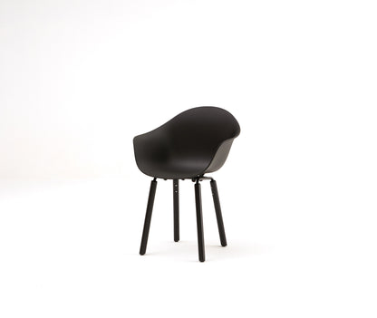 TA Armchair / Yi Base Black Stained Oak / Black Seat