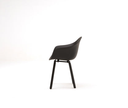 TA Armchair / Yi Base Black Stained Oak / Black Seat