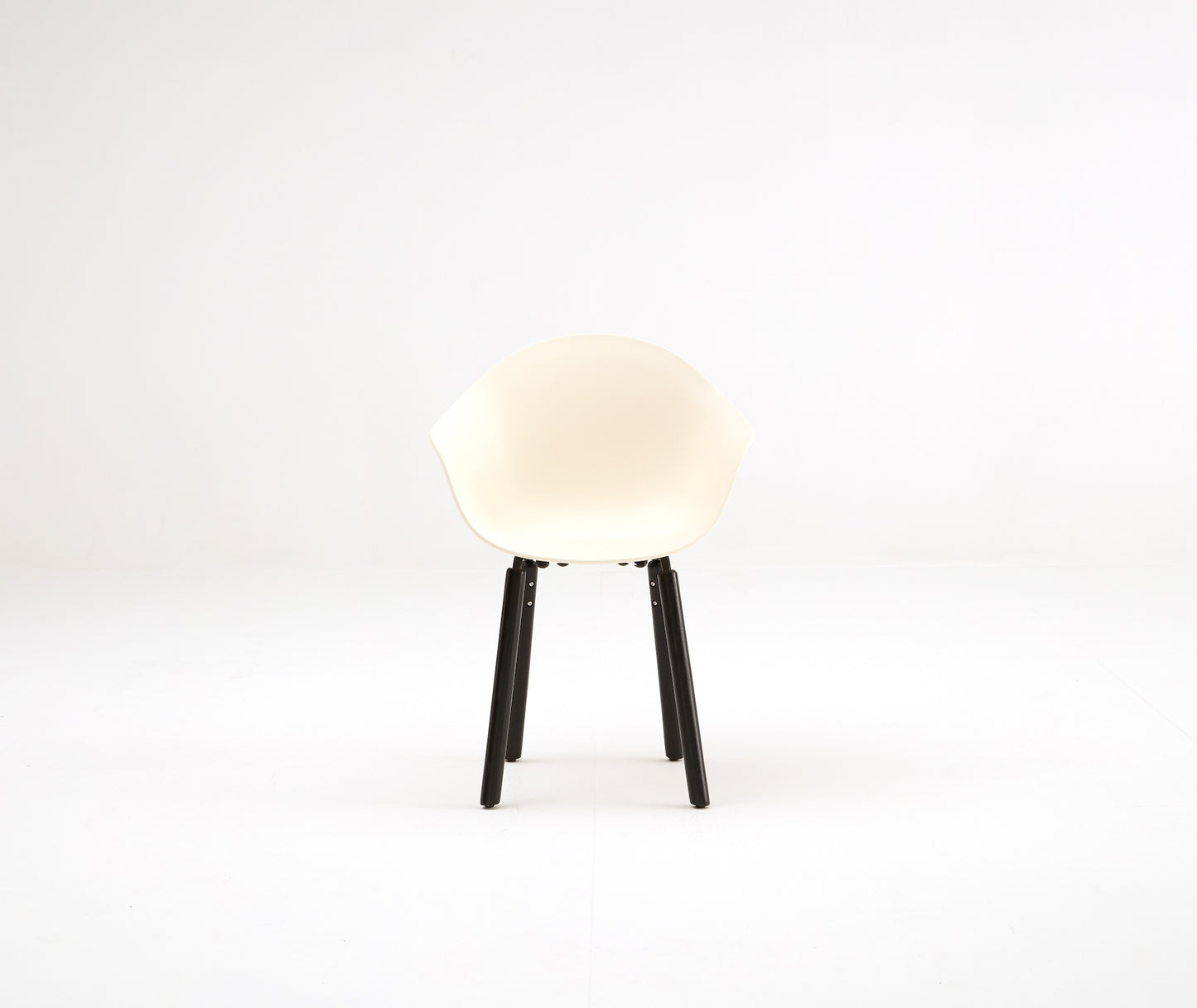 TA Armchair / Yi Base Black Stained Oak / Cream Seat