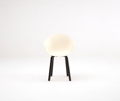 TA Armchair / Yi Base Black Stained Oak / Cream Seat