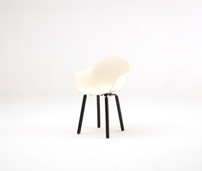 TA Armchair / Yi Base Black Stained Oak / Cream Seat