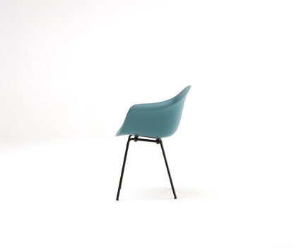 TA Armchair / Er Base Black Powder Coated / Ocean Blue Seat