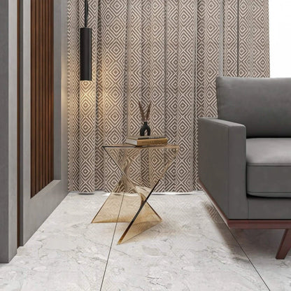 LeisureMod Randolph Triangular Accent Side Table in / Amber