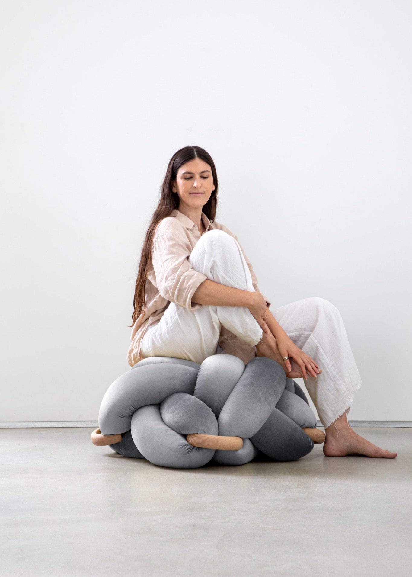 (L) Sterling Silver Knot Ottoman